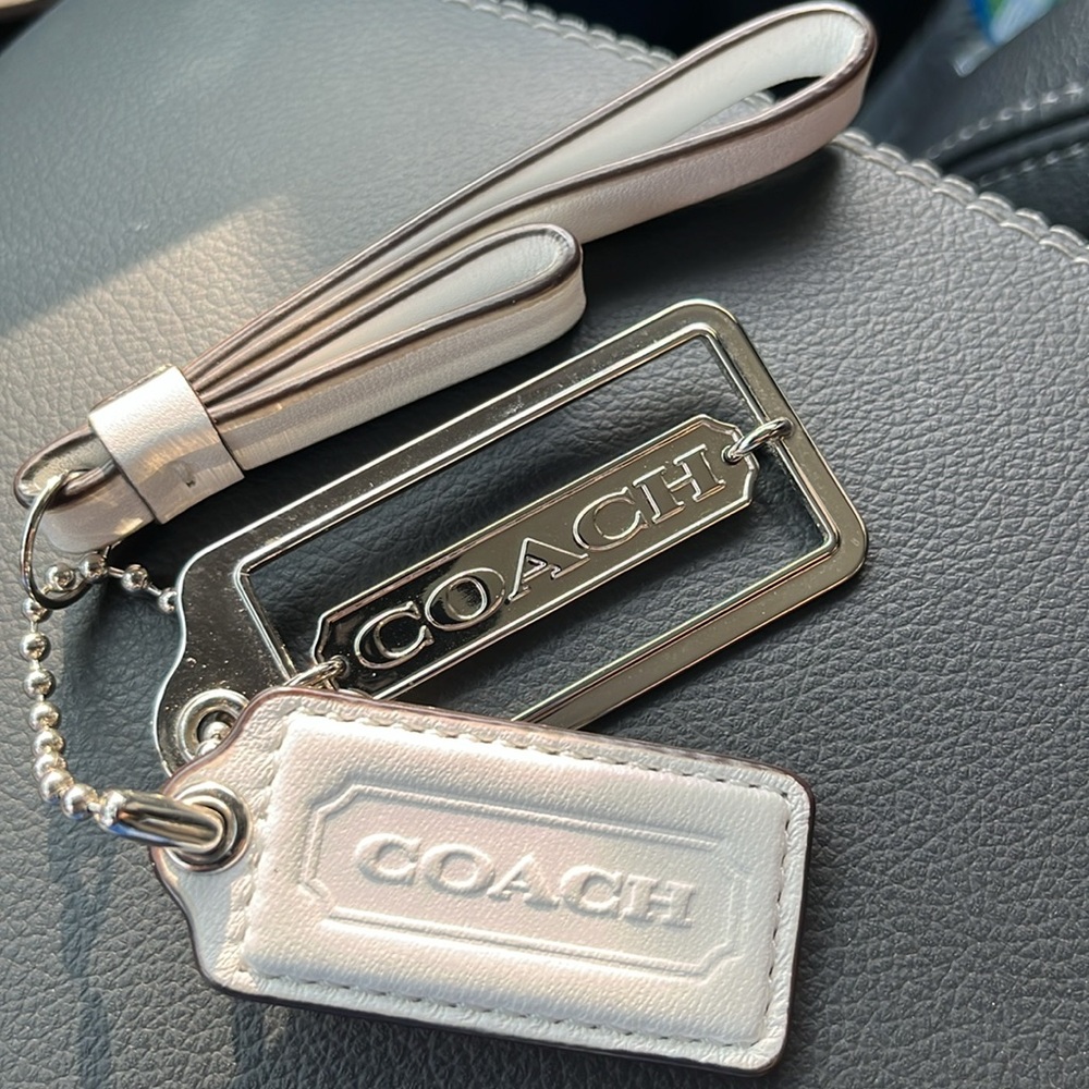COACH Silver Key and white chain/hang tags